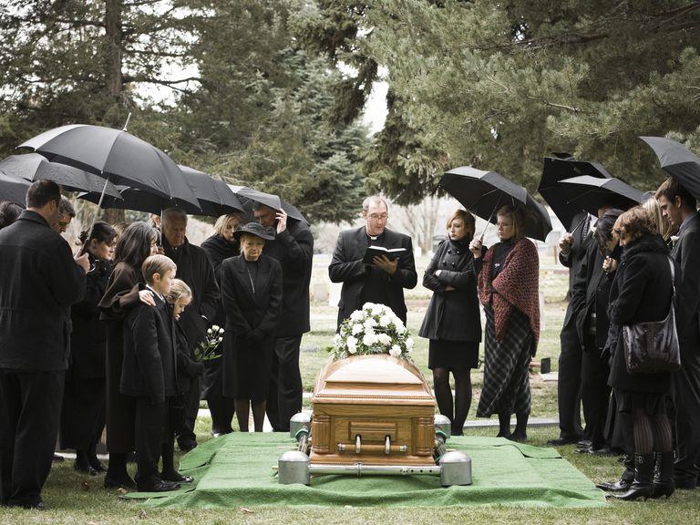 how-to-plan-a-graveside-funeral-king-of-shaves-direct